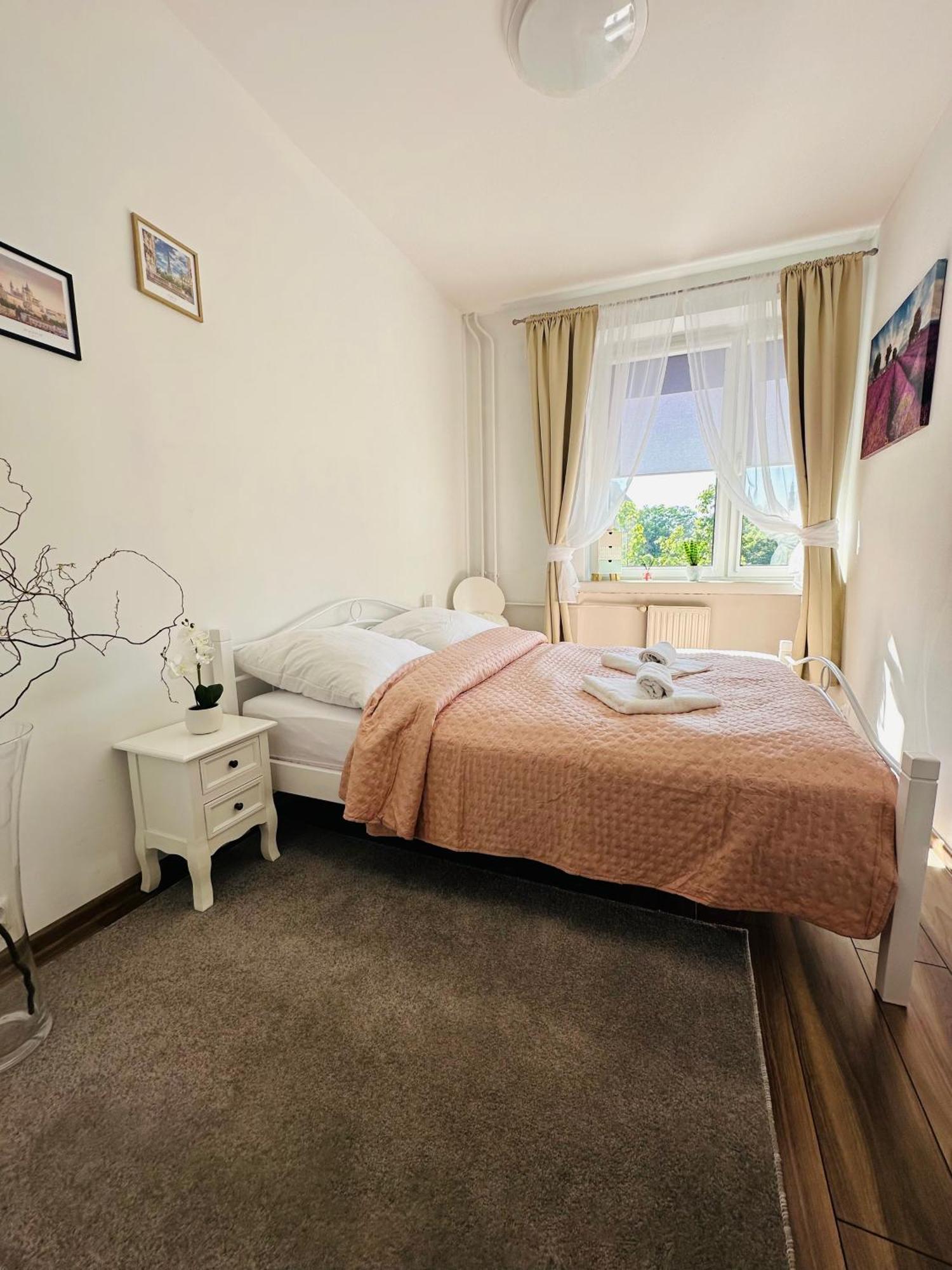 City Apartment Czestochowa Centrum 2-Bedroom Ngoại thất bức ảnh